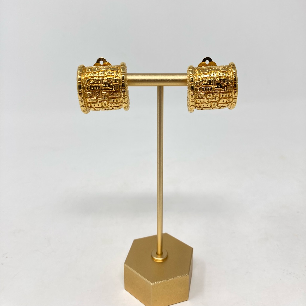 Vintage St John Clip On Earrings 68$